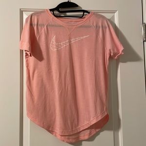 NWOT Nike Girls Round Hem Tee